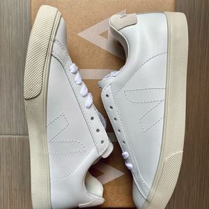 Brand new - Veja Esplar, leather sneaker, extra white